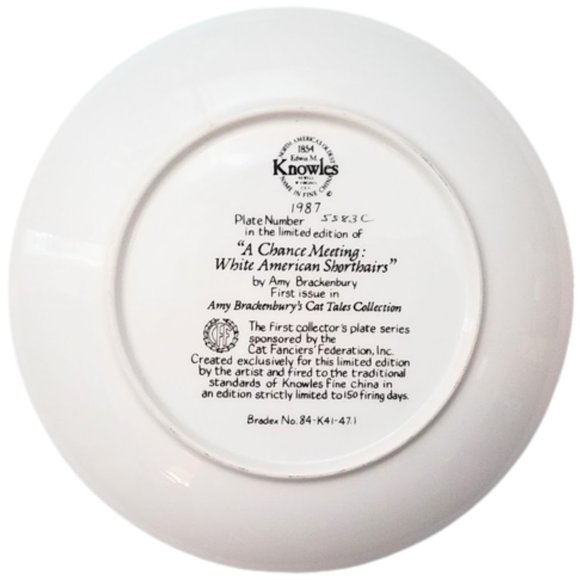 1987 Vintage "A CHANCE MEETING: WHITE AMERICAN SHORTHAIRS" Cat Collector's Plate - Picture 2 of 4